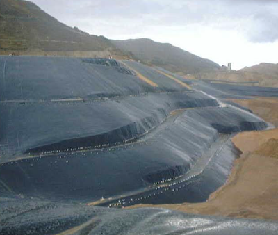 Alex mining. Leaching Pad. Geomembrane installation for heap leaching processes.