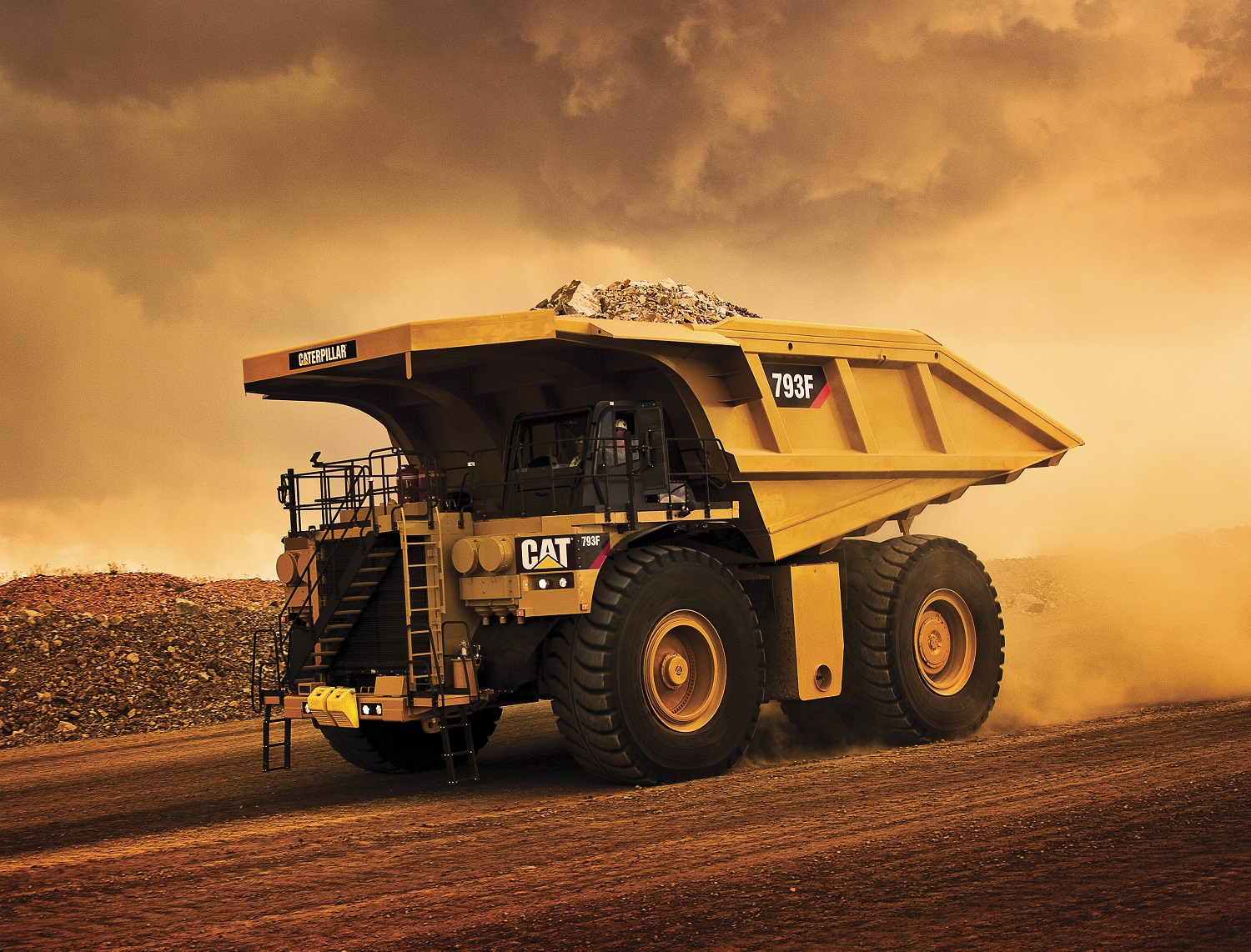 Caterpillar celebrates assembly of the 5000th 793 mining truck at