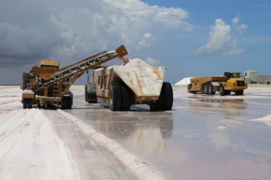 PHIL allows Mexican salt mine to maximise productivity with customised bottom dump trailer