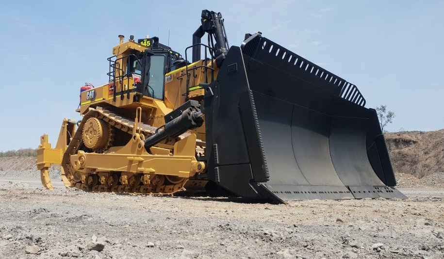 BMA Blackwater coal mine starts up new gen Cat D11 dozer ...