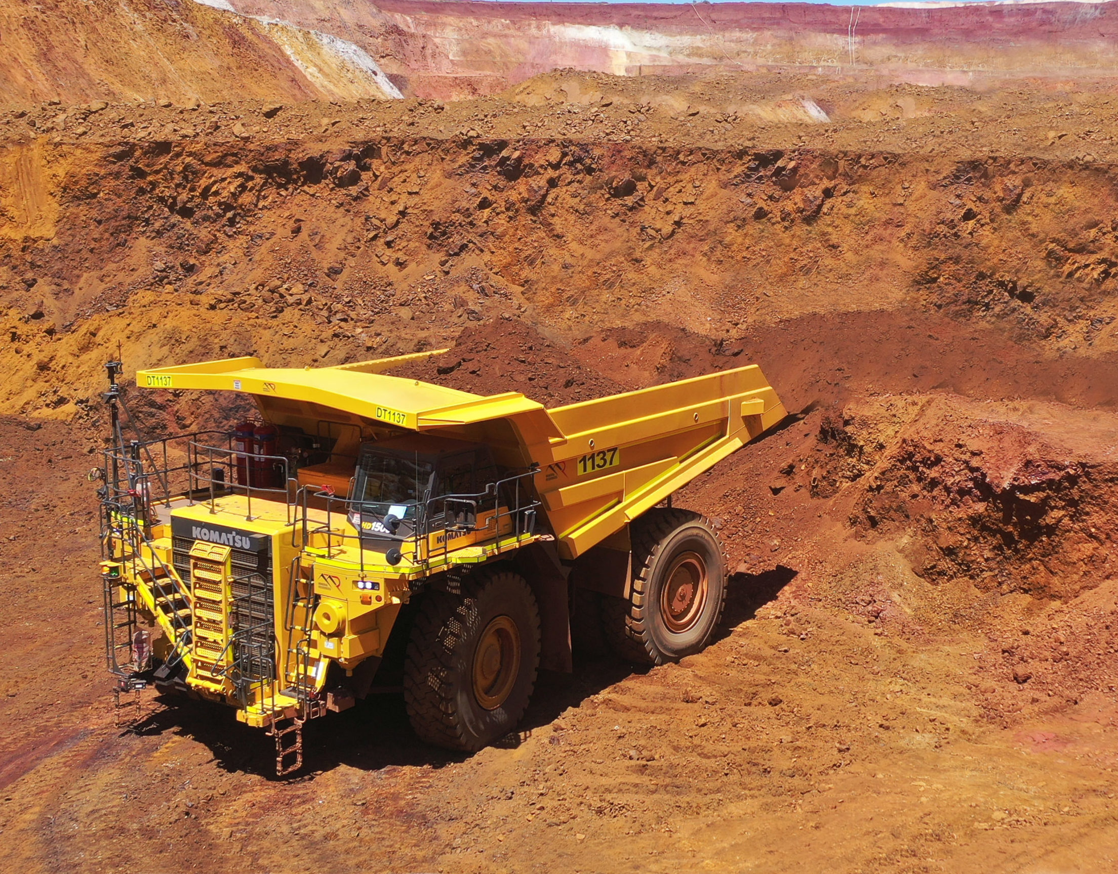 Komatsu HD1500-8 haul trucks reach new heights for MinRes' Iron Valley mine  - International Mining