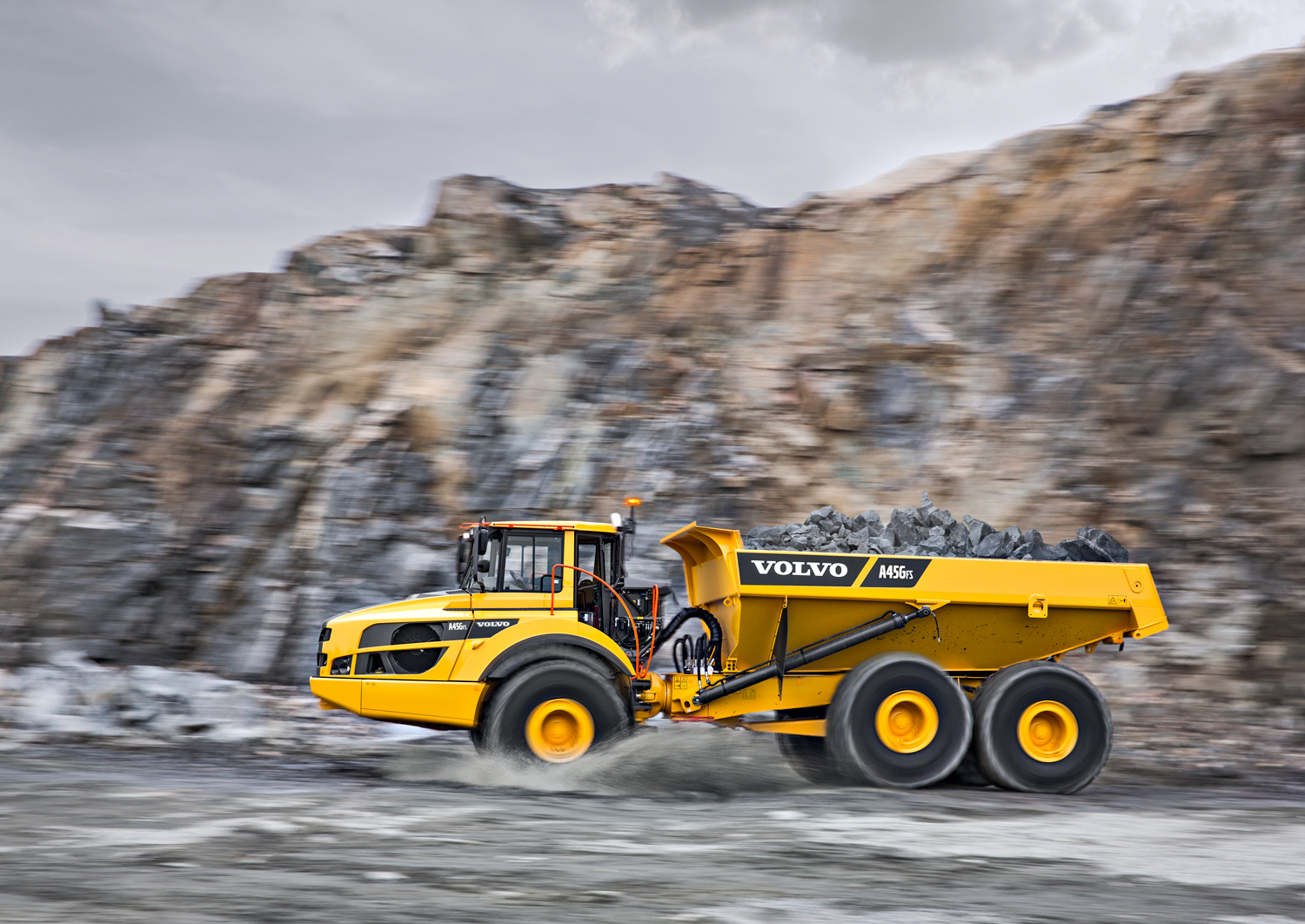 Сочлененный самосвал volvo a40f фото