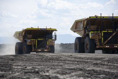 FEATURE ARTICLE – Surface Mining Trucks