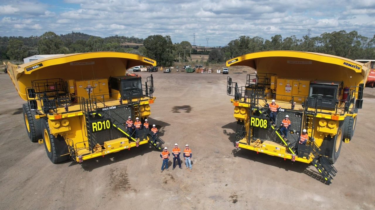 Batchfire invests in six new electric drive Komatsu 930E5 trucks for