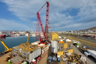 Mammoet FOCUS30 crane helps to bring Debmarine Namibia’s new diamond mining vessel’s production date forward