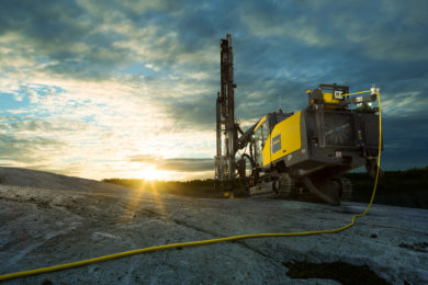 Epiroc will present its first ever battery-electric surface drill rig at bauma 2022