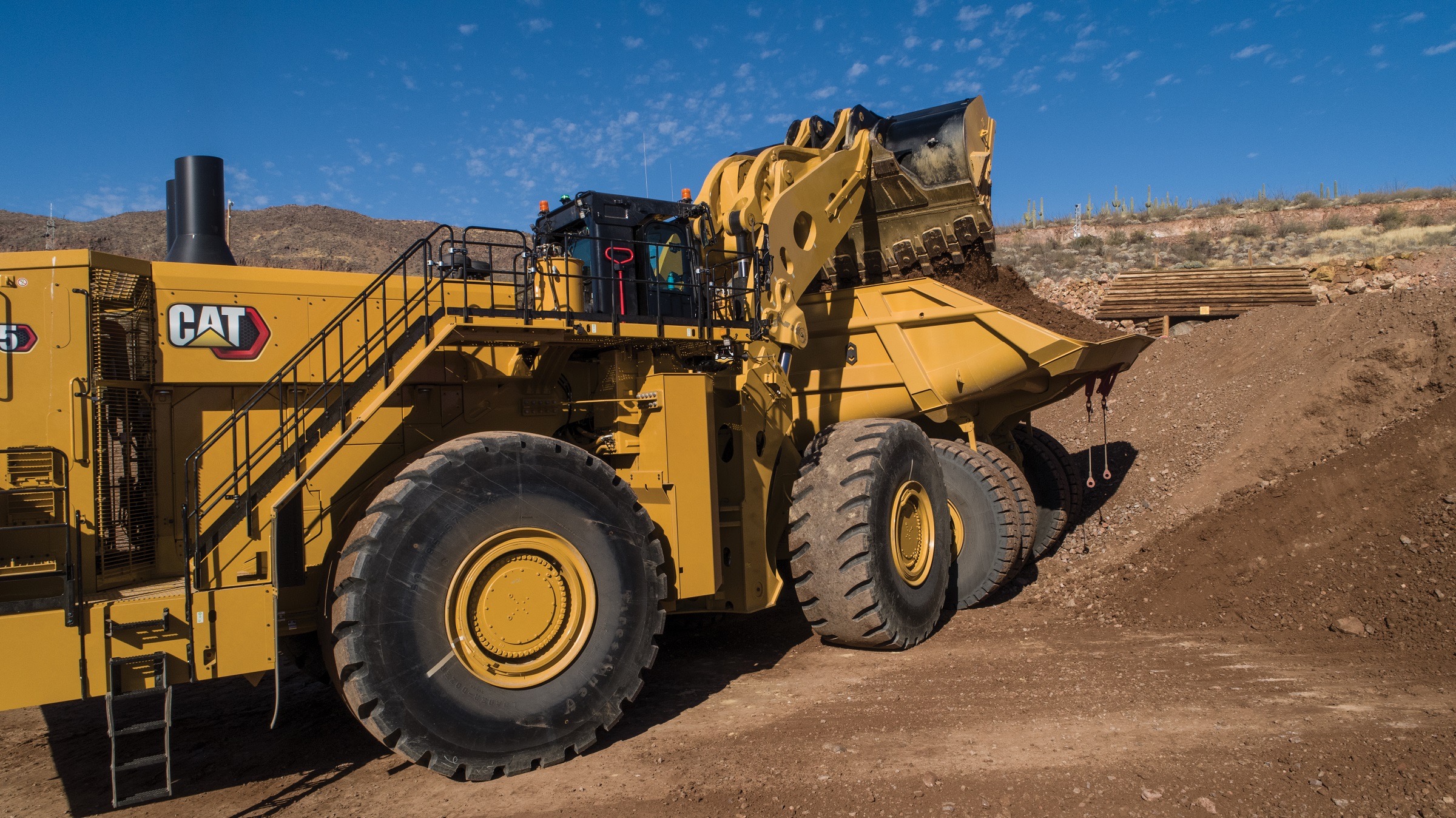 Caterpillar boosts payload, performance with new 995 wheel loader ...