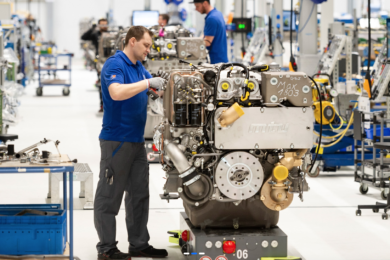 Rolls-Royce officially opens €30 million mtu engine assembly plant in Kluftern