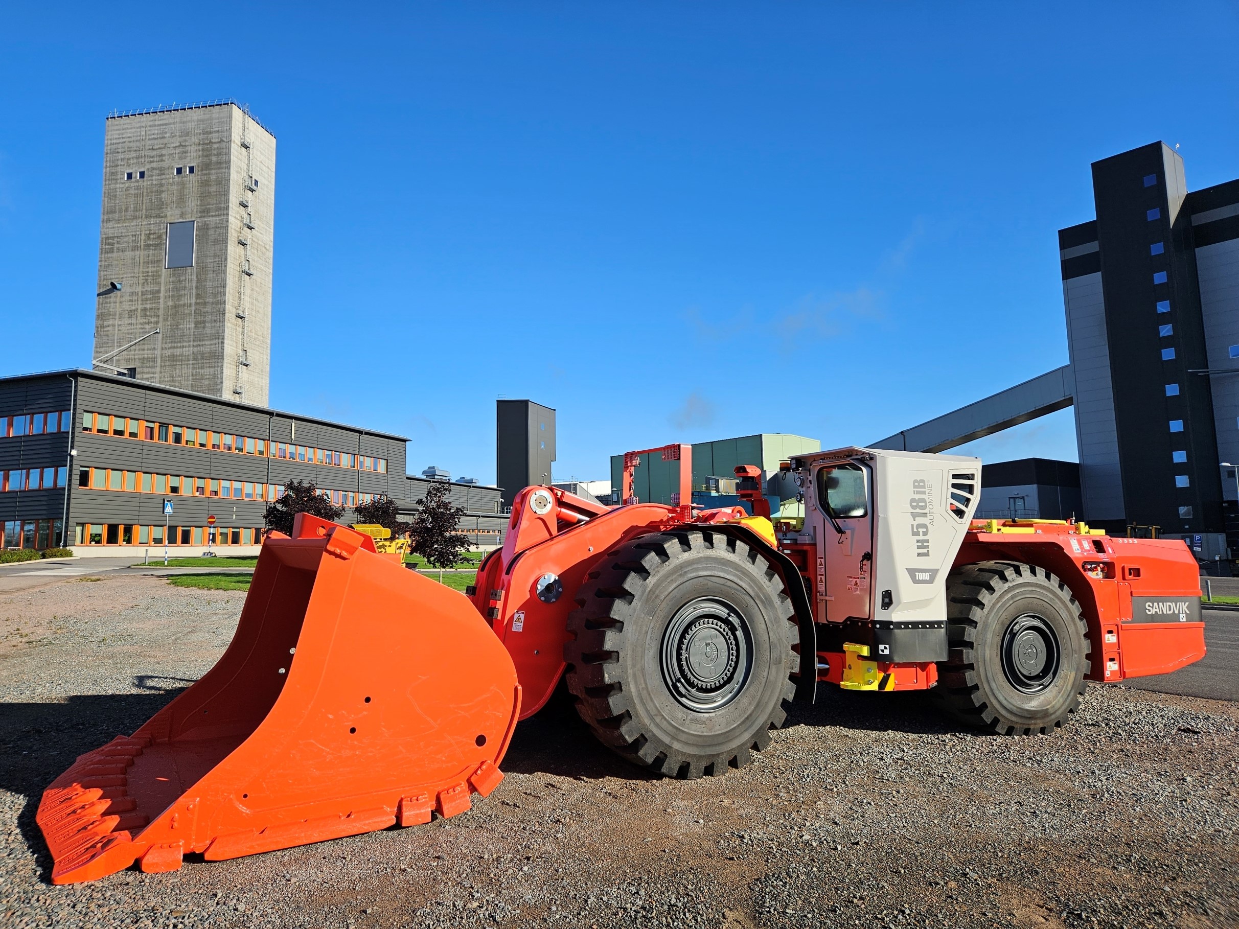 Boliden Garpenberg receives Sandvik’s first automation-ready battery-electric Toro LH518iB LHD - International Mining