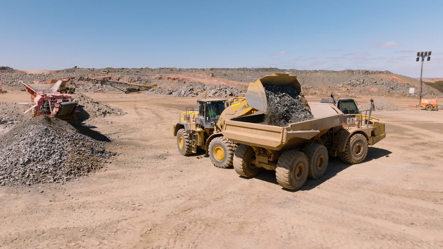 MMS brings in Cat wheel loaders for Higginsville ROM assignment - International Mining