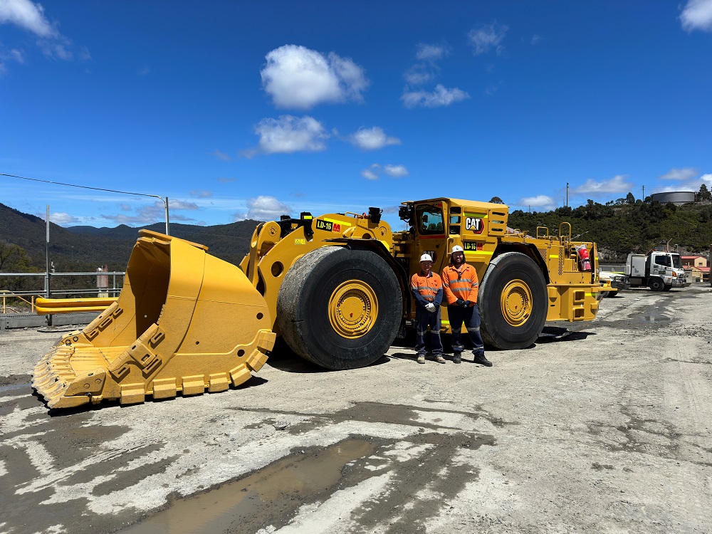 MMG takes delivery of Cat R2900 XE diesel-electric loader at Rosebery - International Mining