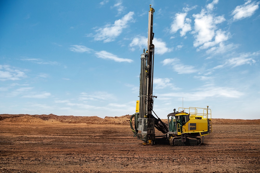 Epiroc upgrades SmartROC C50 drill rig with long feed option - International Mining