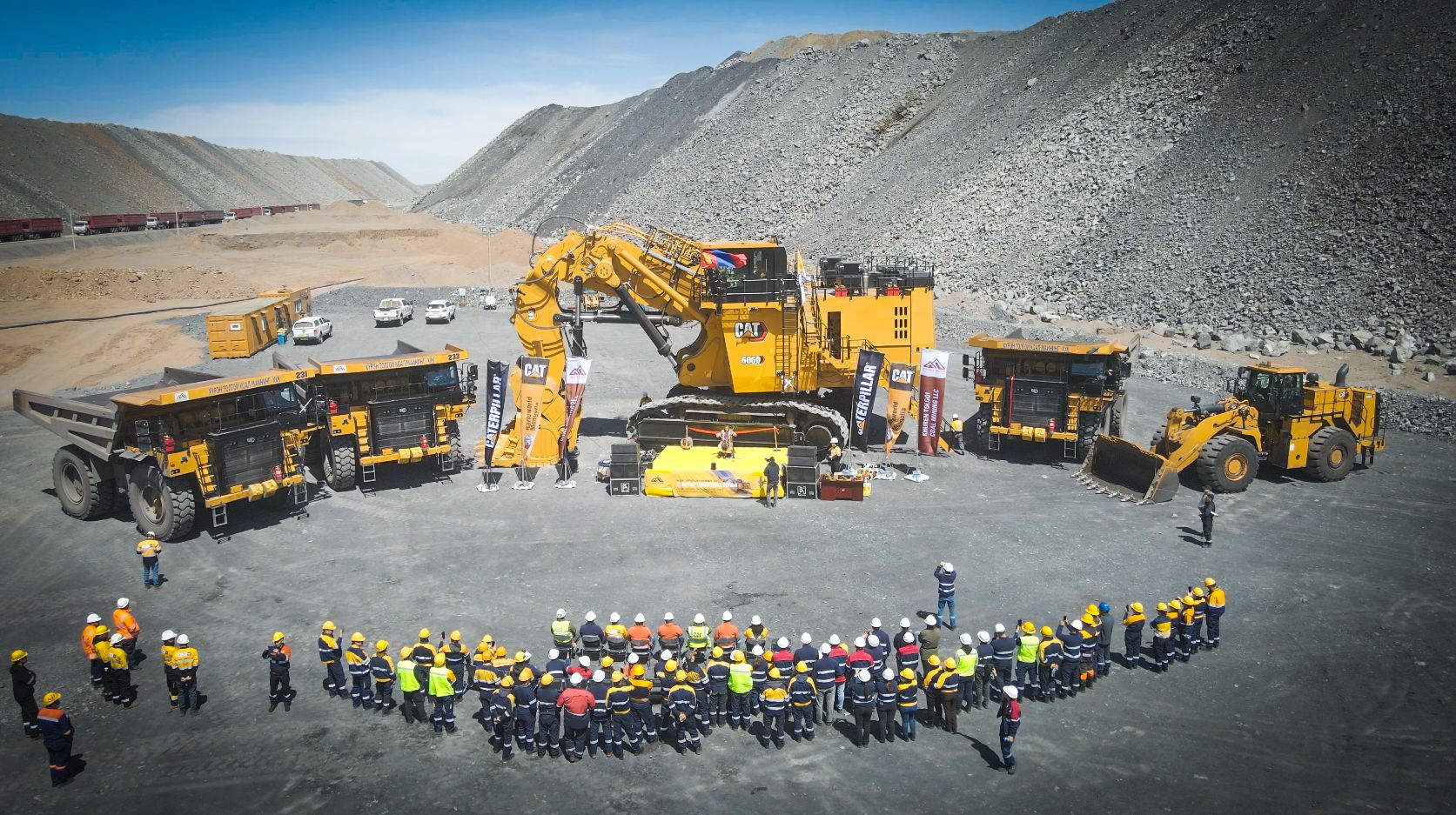 Barloworld Mongolia delivers Mongolia first as Khuren Tolgoi gets next gen Cat 6060 shovel - International Mining