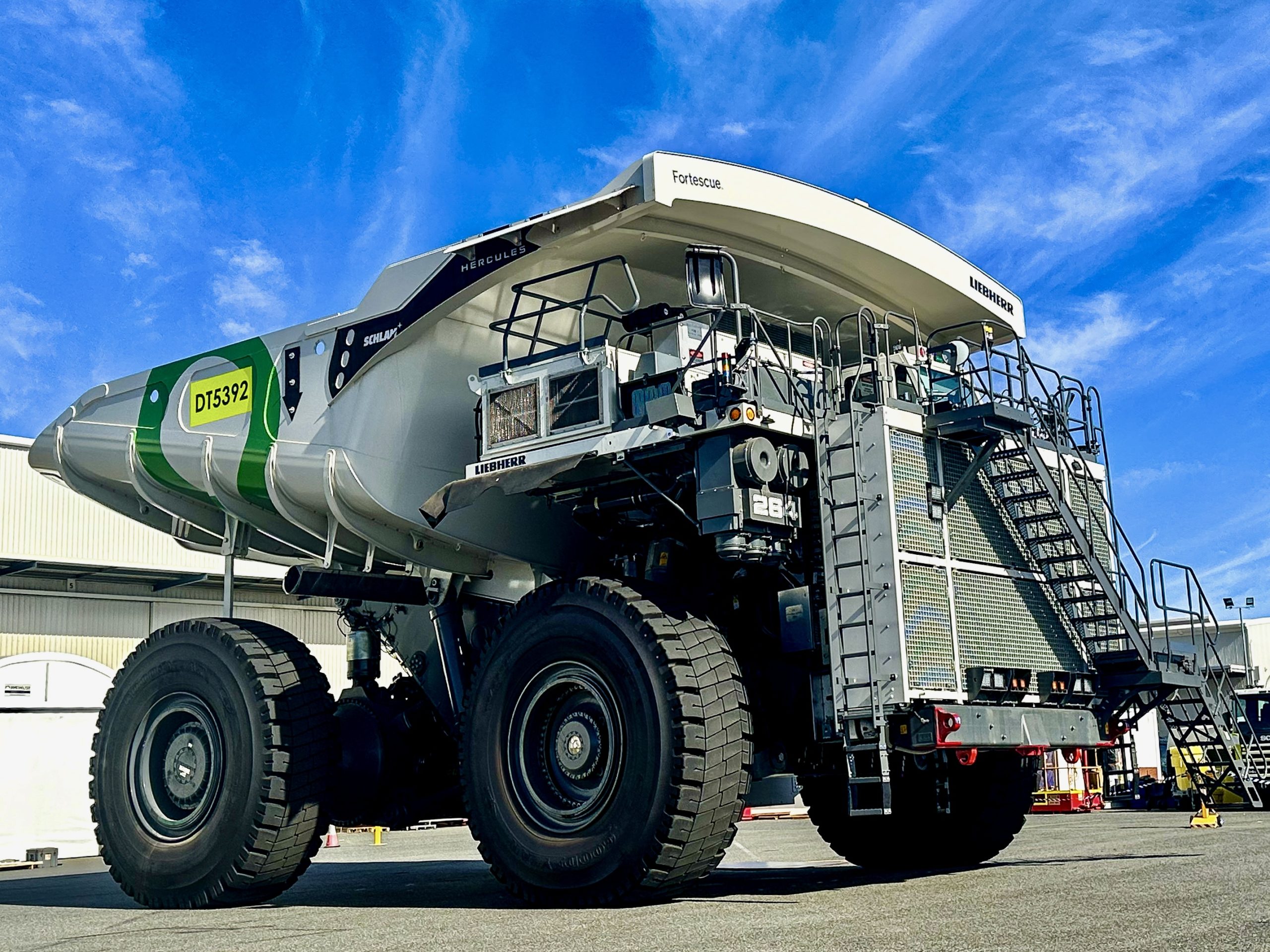 Fortescue’s hydrogen-powered Liebherr T 264 haul truck prototype drives on hydrogen for first time - International Mining