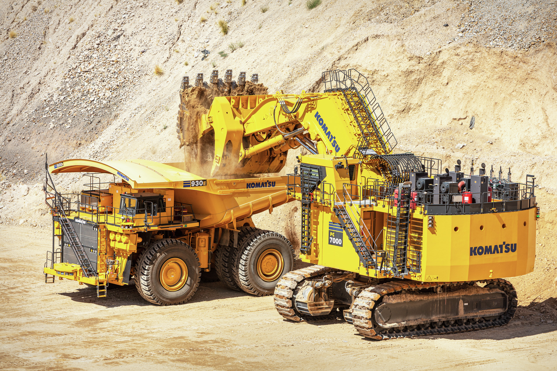 Komatsu achieves major AHS milestones including 10 trucks >100,000 hours - International Mining