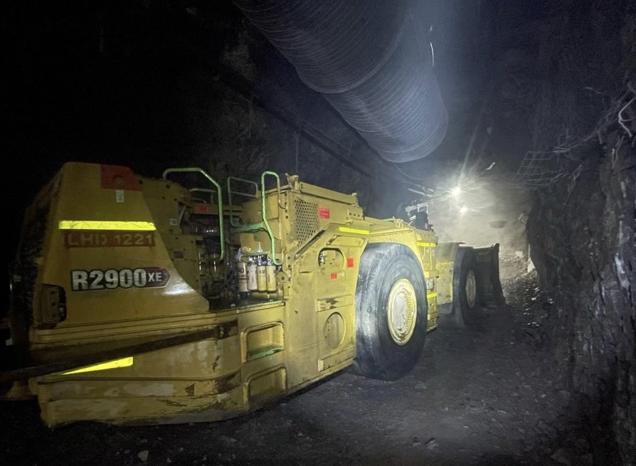 Alamos Gold boosts Young-Davidson mining rates with Cat R2900XEs - International Mining