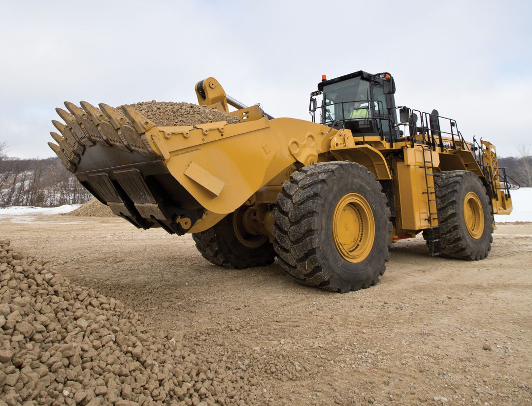 Cat 992 wheel loaders help boost throughput at Metro Mining's Bauxite Hills mine - International Mining