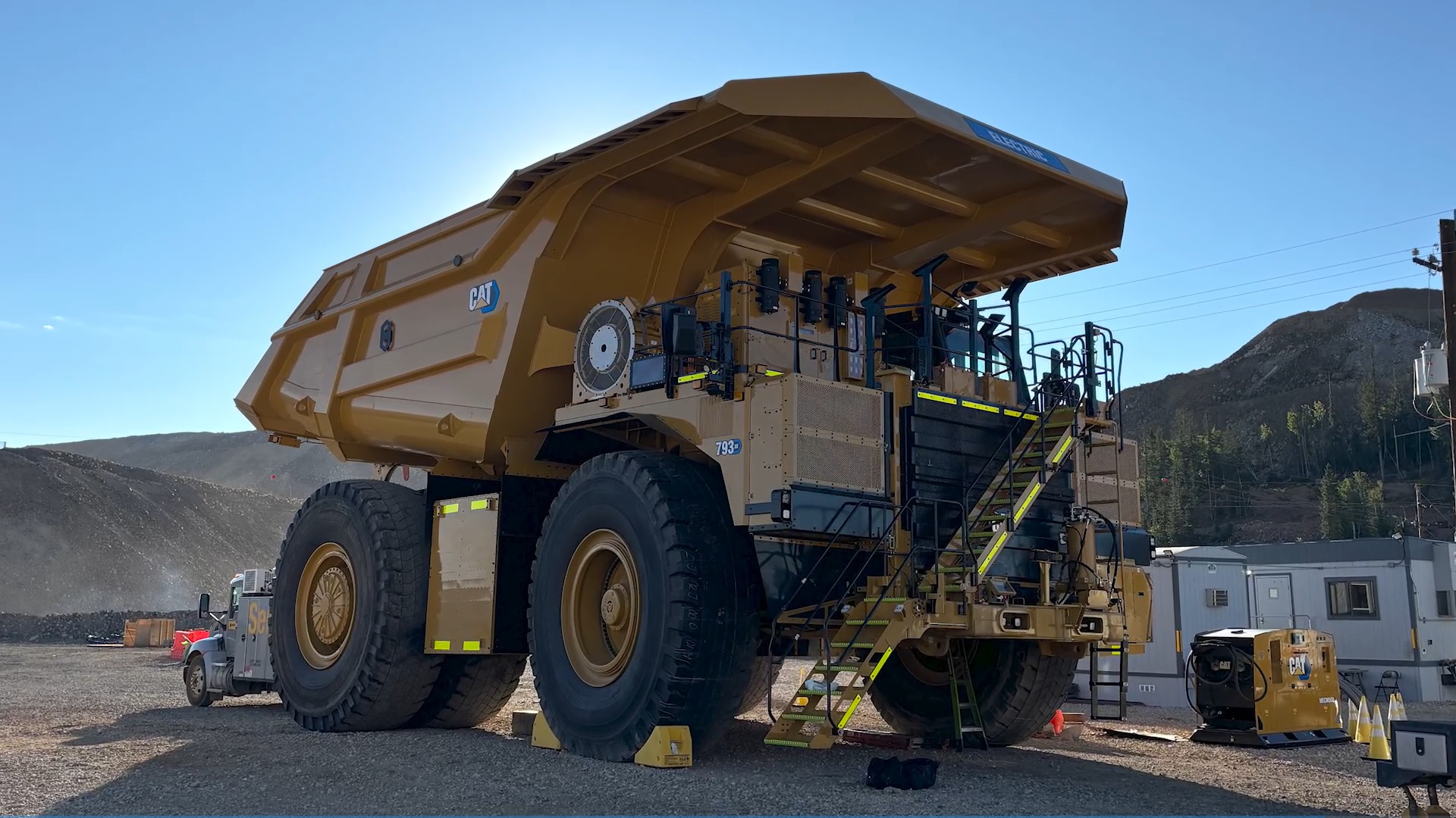 First Early Learner Cat 793 XE battery-electric truck arrives at Newmont Cripple Creek and Victor - International Mining