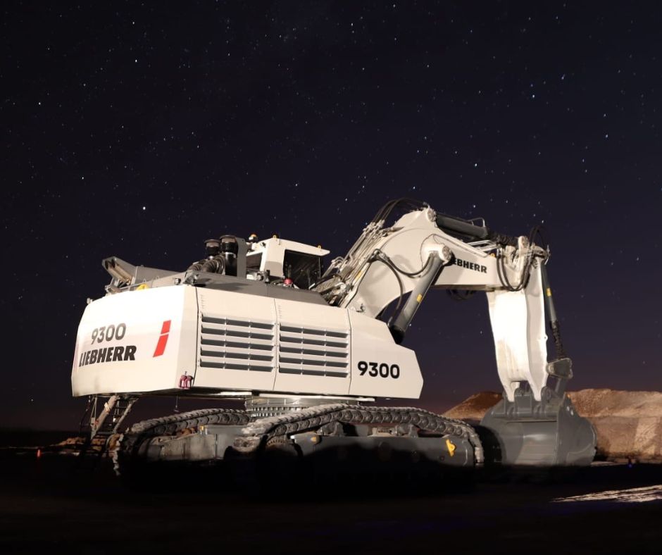 Liebherr R 9300 excavator gets to work at SQM iodine mine - International Mining