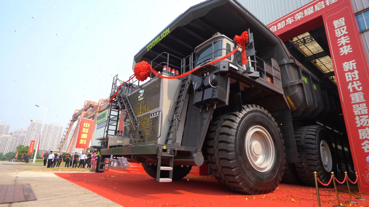 Zoomlion unveils 300 t class ZTE520 hybrid mining truck in Changsha - International Mining