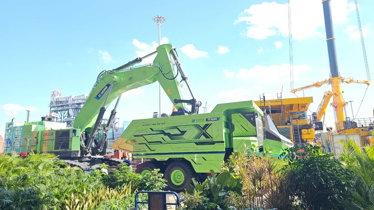 XCMG's cabless electric ZNK95 truck & XE1600H hybrid excavator at bauma China - International Mining